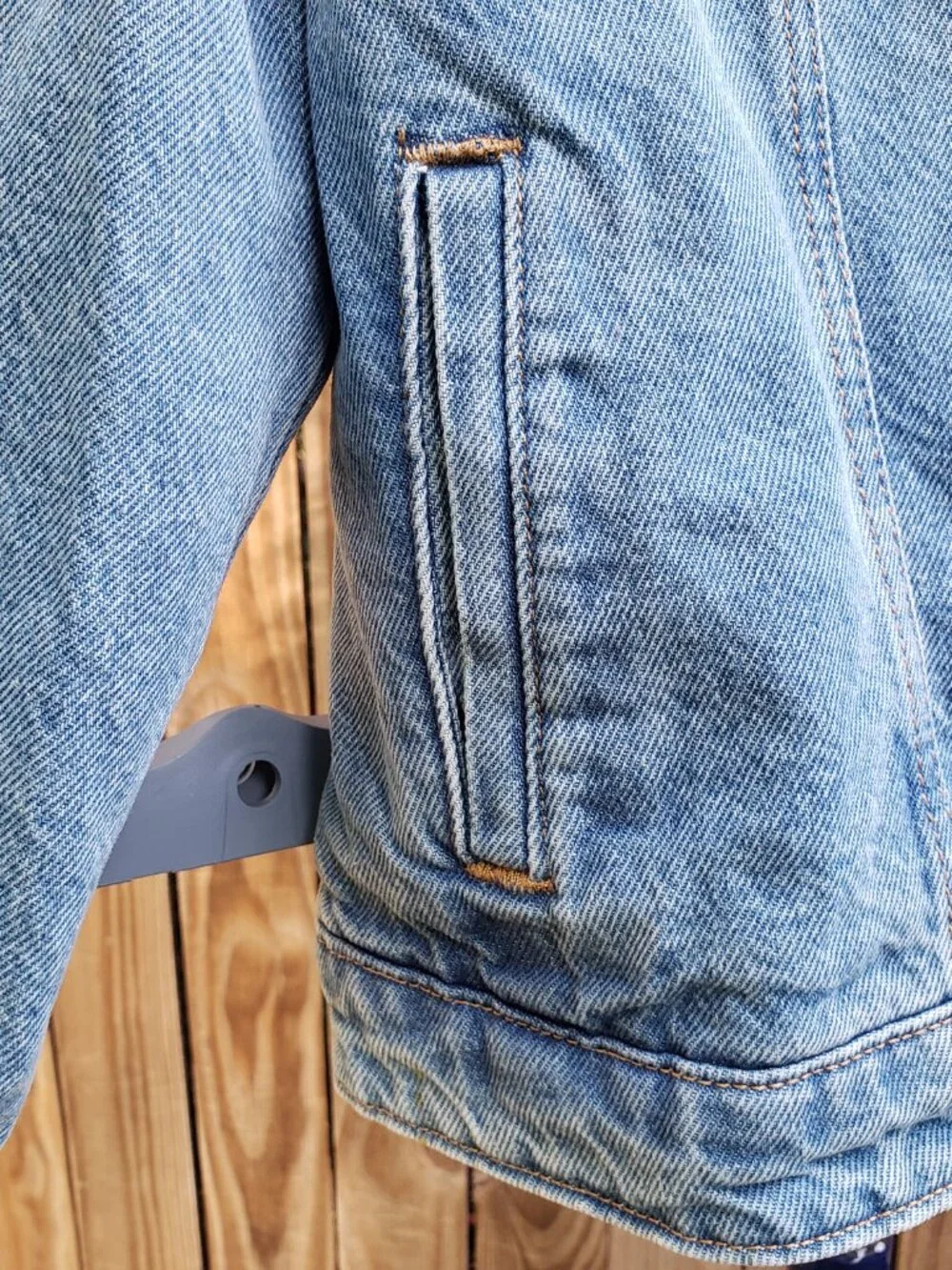 BNWT LEVI'S Original Trucker jacket with fuzzy sherpa (2X) medium wash denim